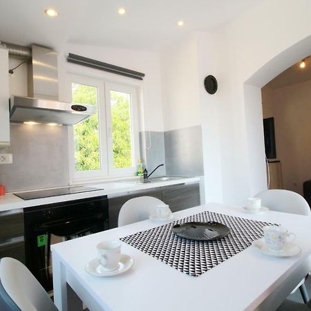 Apartment Sara With Seaview เพทรอซาเน ภายนอก รูปภาพ
