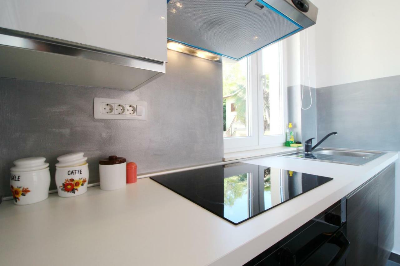 Apartment Sara With Seaview เพทรอซาเน ภายนอก รูปภาพ