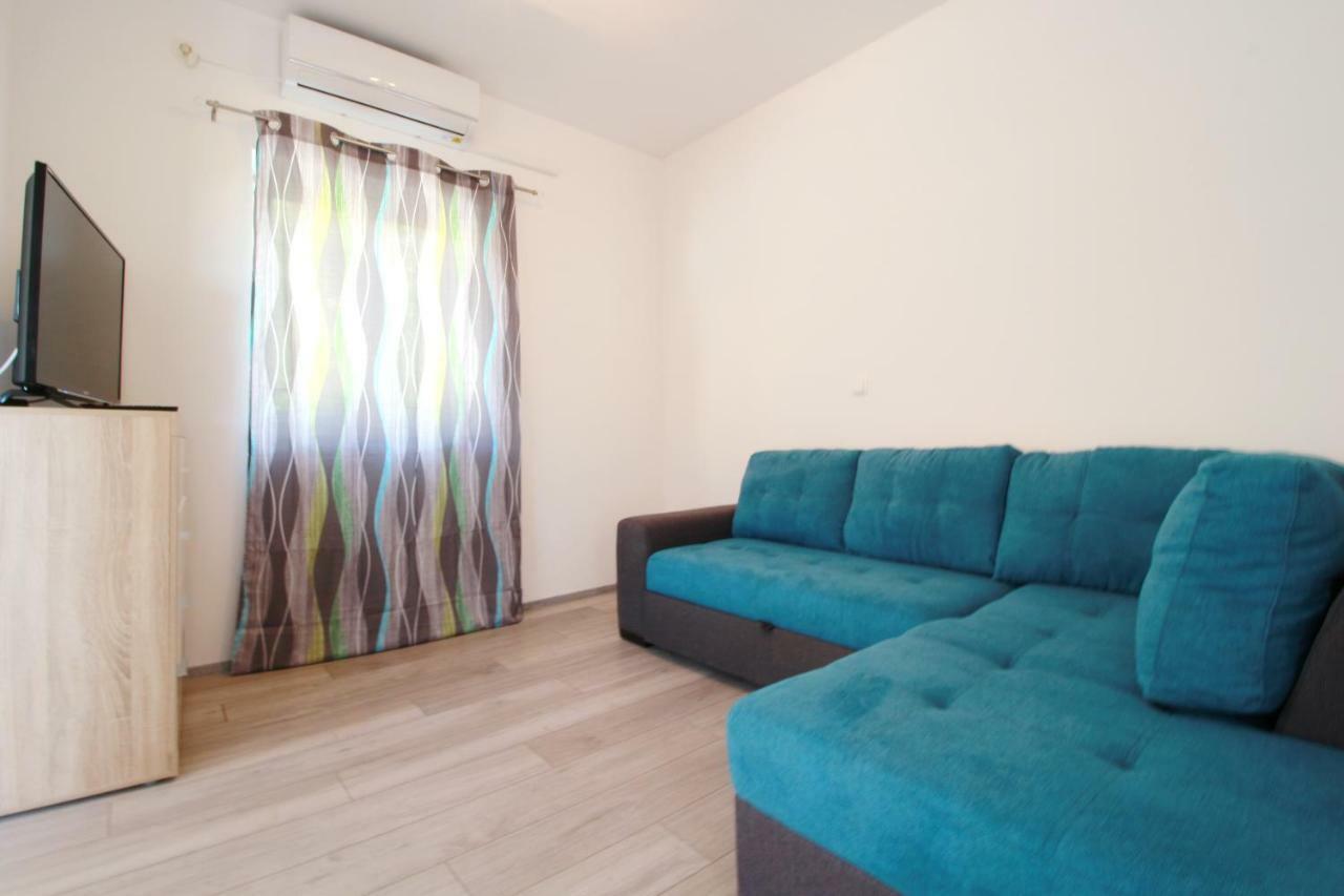 Apartment Sara With Seaview เพทรอซาเน ภายนอก รูปภาพ