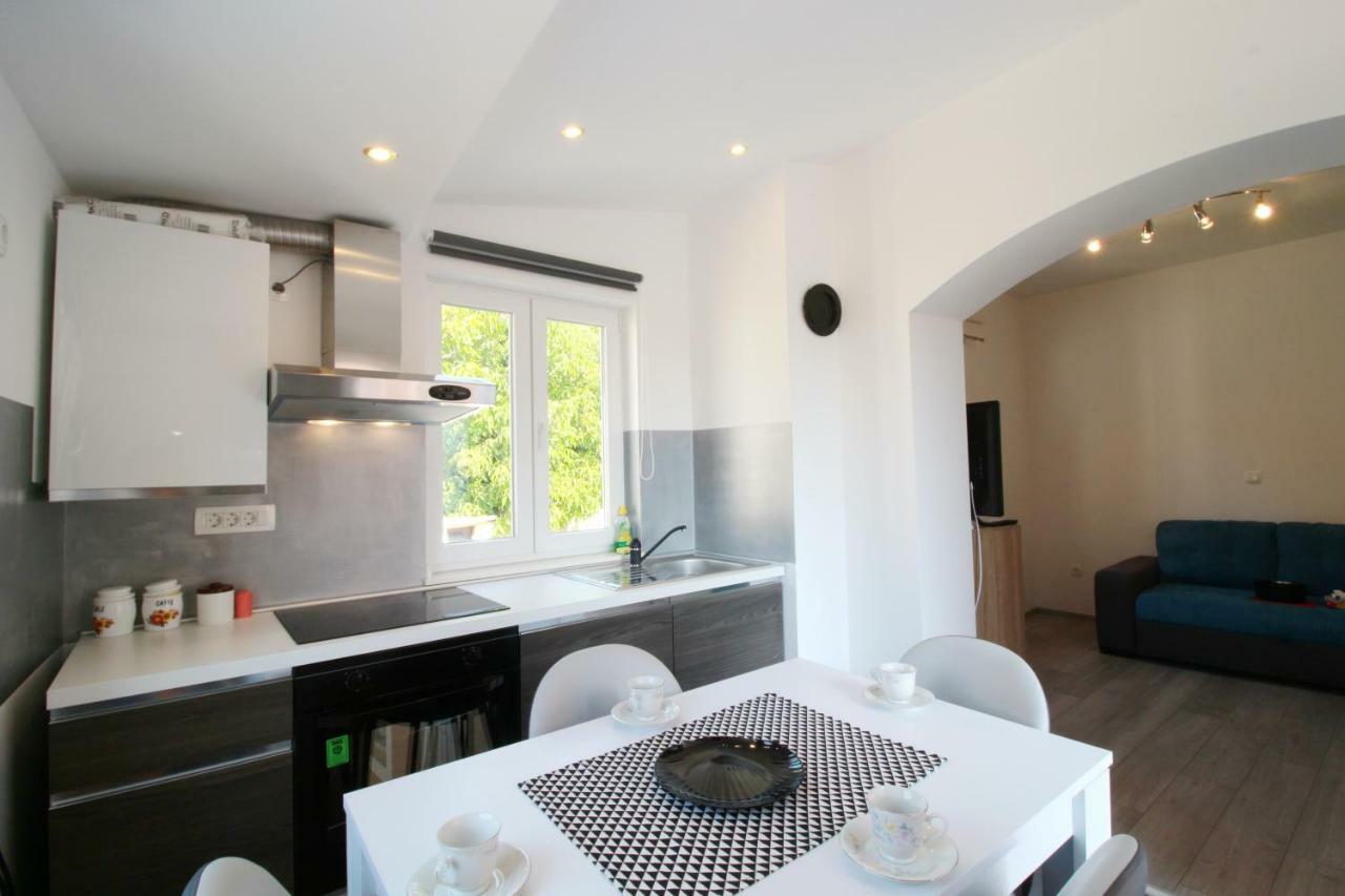 Apartment Sara With Seaview เพทรอซาเน ภายนอก รูปภาพ