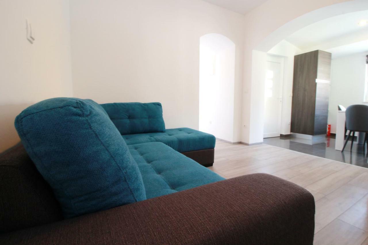 Apartment Sara With Seaview เพทรอซาเน ภายนอก รูปภาพ